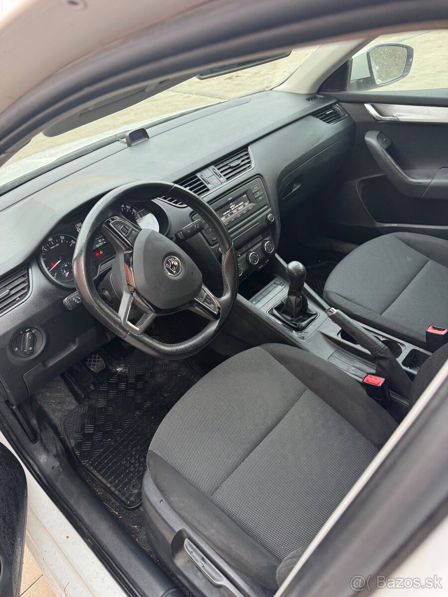 Skoda Octavia 3 2015 1 majitel najeto 150 000kc plně funkční - 9
