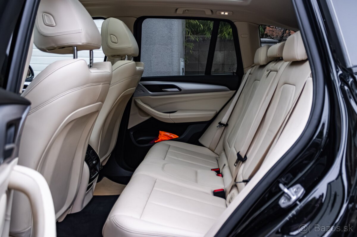 BMW X3 xDrive20d 140kW / Panoráma / - 9