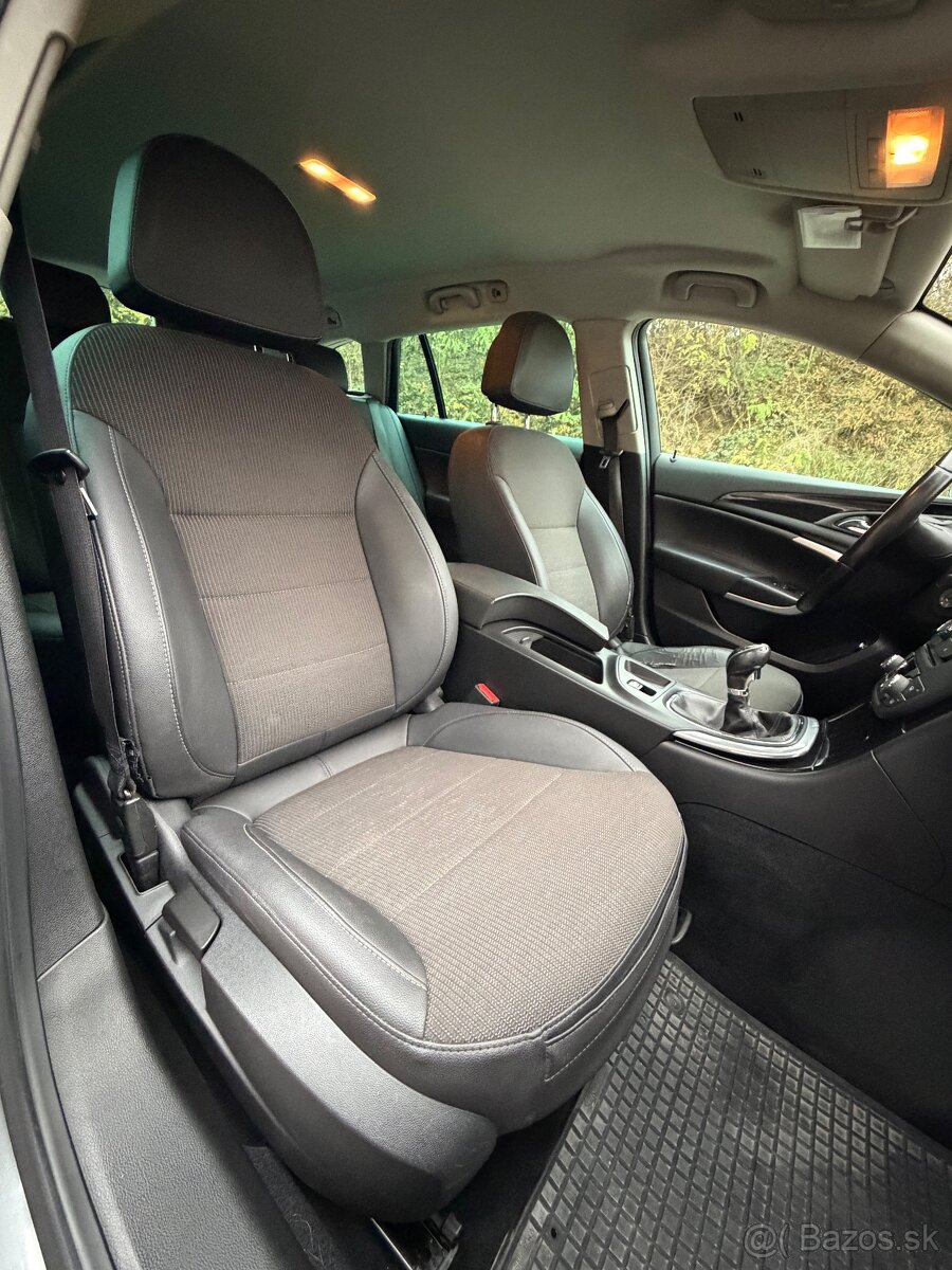 OPEL INSIGNIA SPORTS TOURER SW / 2,0 DIESEL MANUÁL - 9