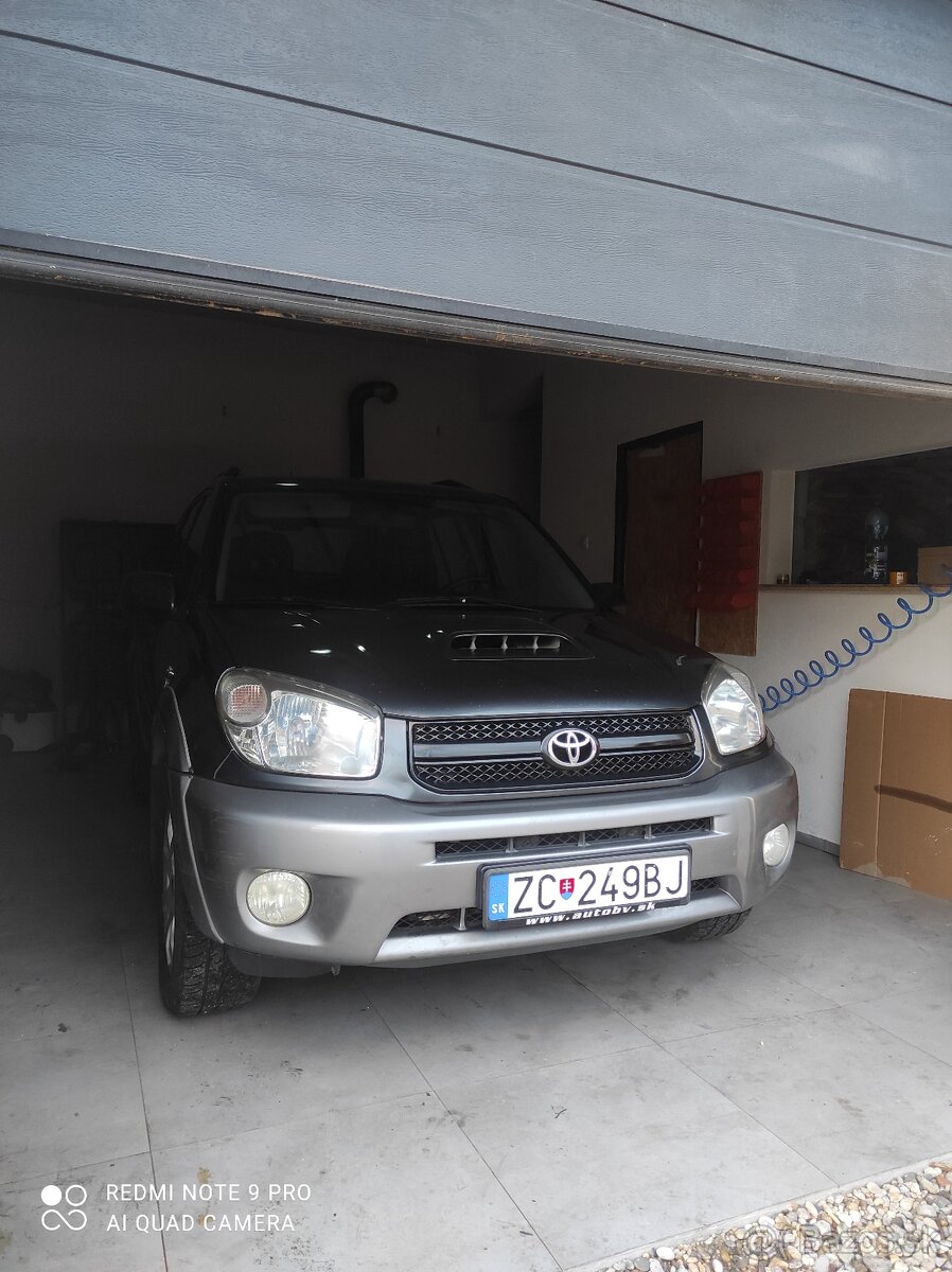 Predám TOYOTA RAV4-D4 2.0D 4X4 AWD - 9