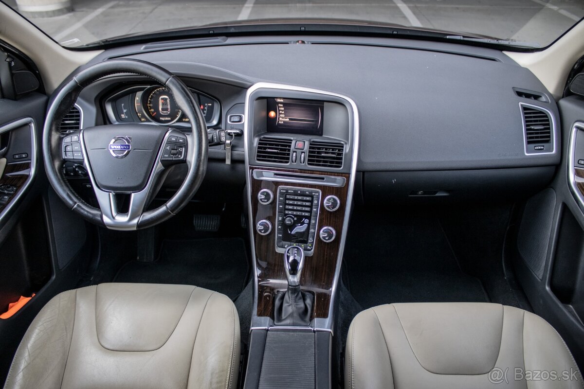 Volvo XC60 D4 2.4L Drive-E Luxury Geartronic AWD - 9