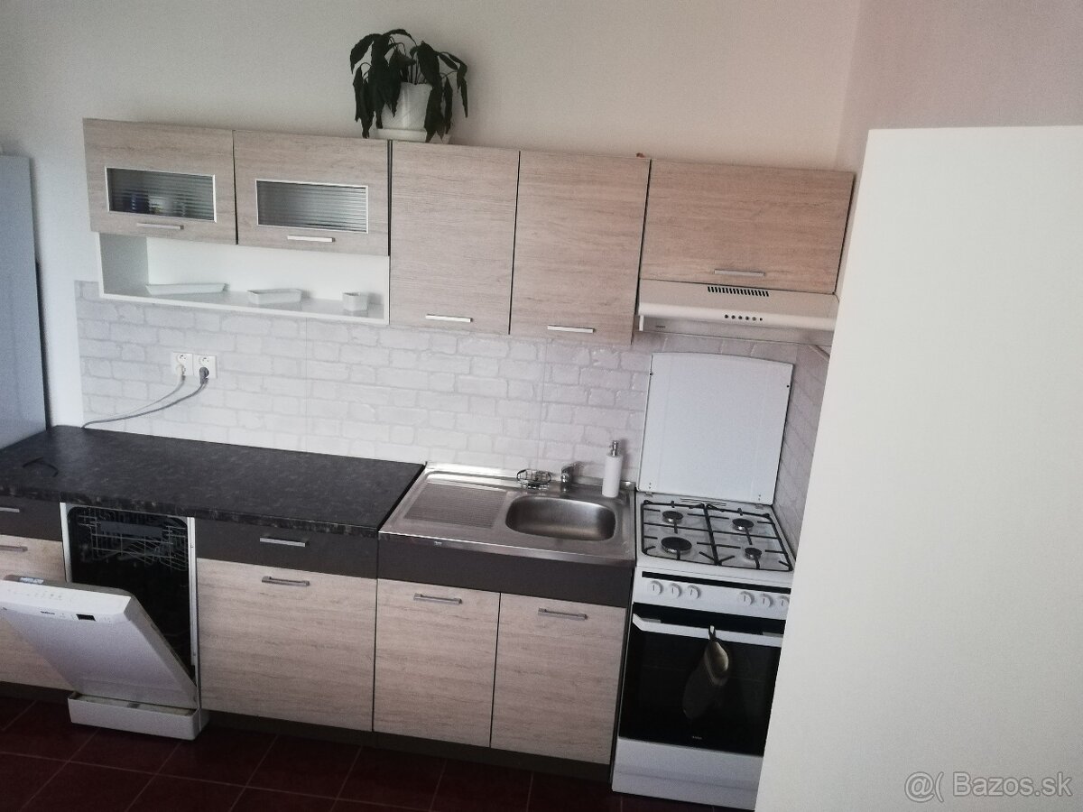 Prenájom veľkého 2-izbového bytu – 70 m² s balkónom - 9