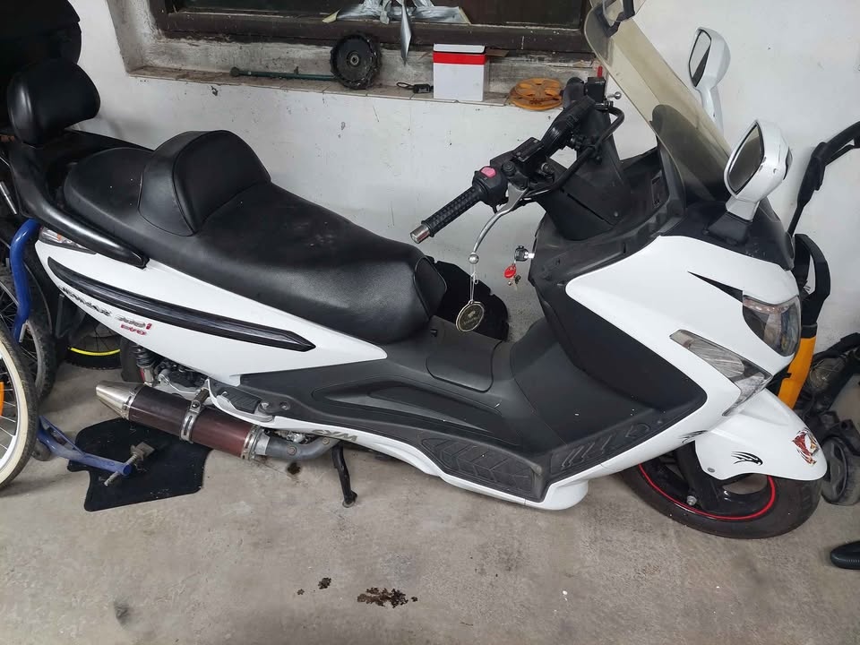 Skuter Joymax 300 i - 9