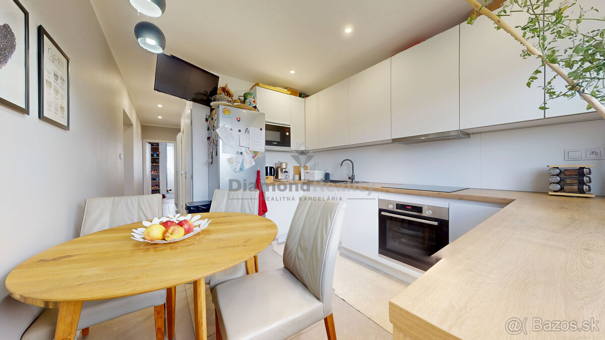 NA PREDAJ VEĽKÝ 4 IZBOVÝ BYT - 96 M2 - DVE LODŽIE, VIEDENSKÁ - 9