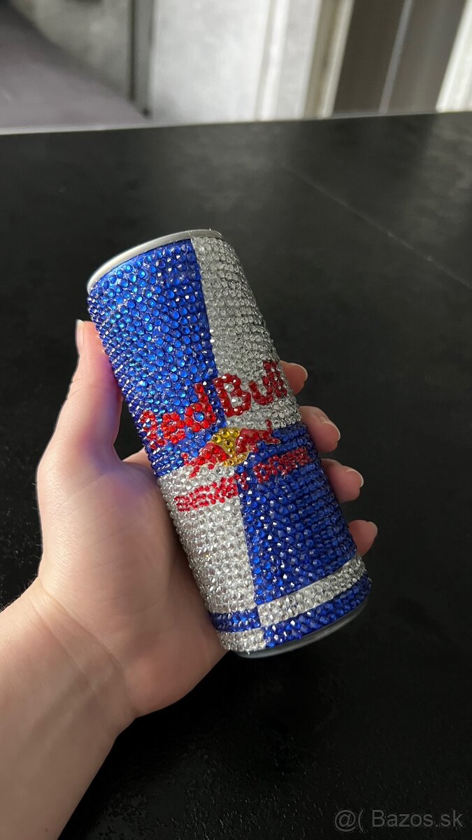 Red Bull ozdobený kamienkami - 9