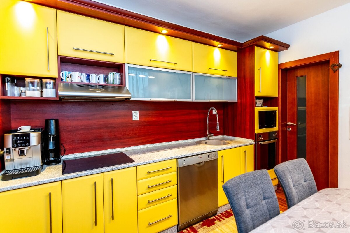 Vkusne zrekonštruovaný 3-izbový byt s loggiou na sídl. Juh - 9