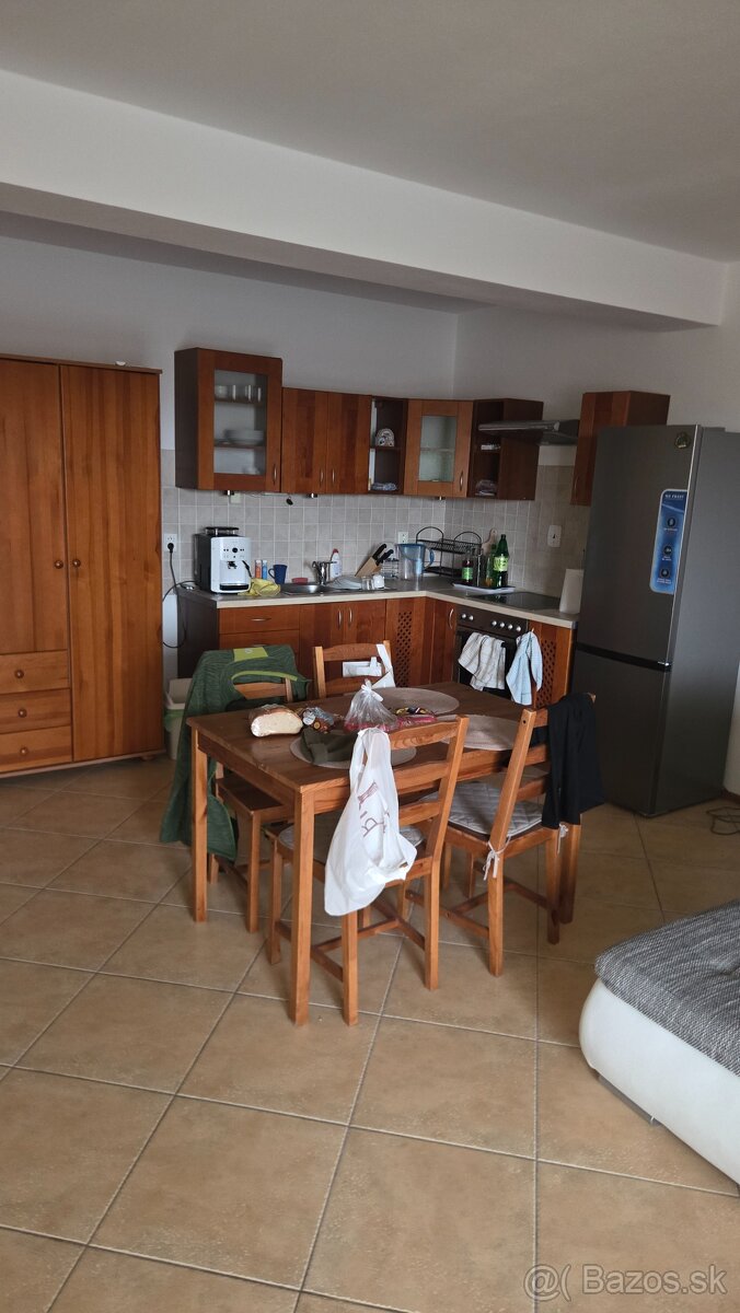 Predám 2apol izbovybyt - 9