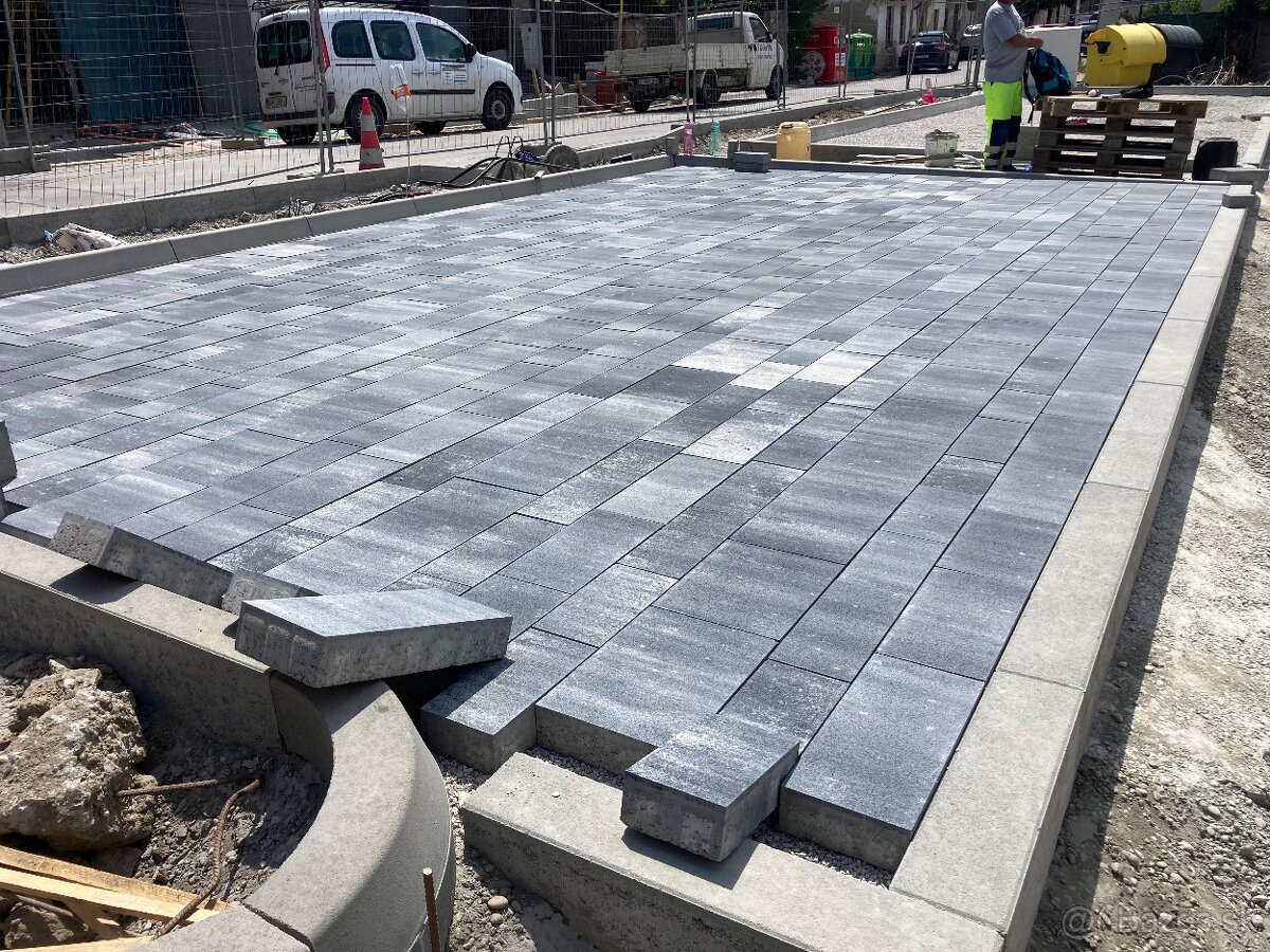 STAVEBNY PRACOVNIK EXTERIER - 9