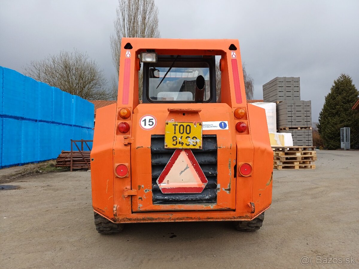 LOCUST L 753 nakladač smykový - 9