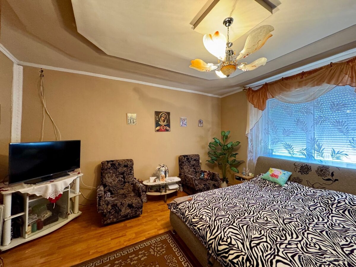 MAĎARSKO - ENCS 5 IZBOVÝ POSCHODOVÝ DOM + 2 IZBOVÝ DOM, ZÁH - 9