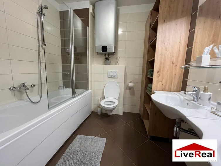 Makarska 3i, centrum, terasa 77m2, súkromný bazén, parking - 9