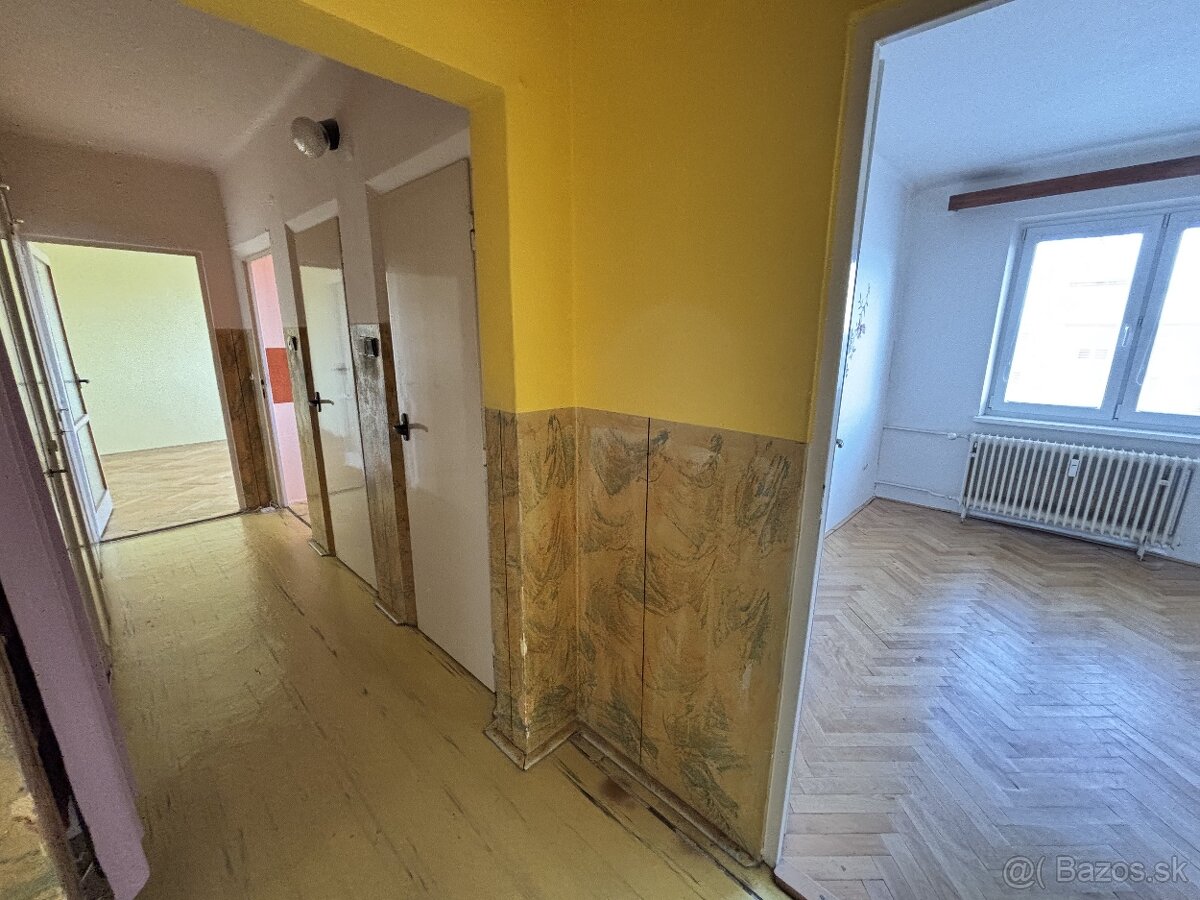 Výnimočný 3-izbový byt s balkónom v priamom centre - 9