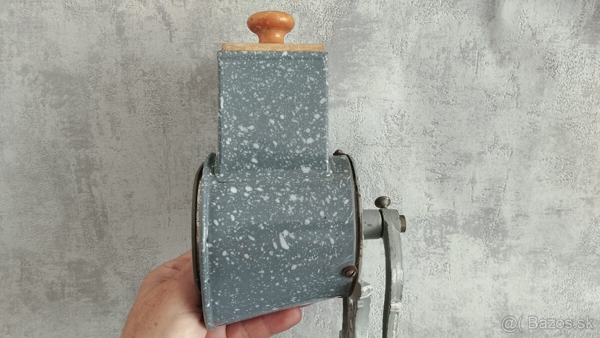 Velmi starý krásný velký mlyncek na strouhanku IDA - 9