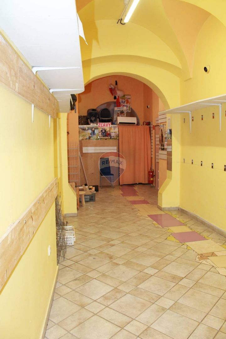 Prenájom obchodných priestorov na Dolnej ulici v Banskej Bys - 9