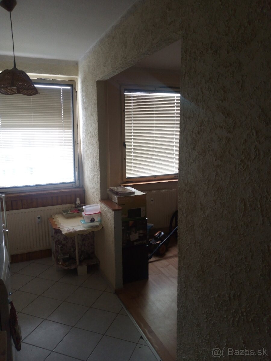 Trojizbový byt Liptovský Mikuláš, sídlisko Podbreziny - 9