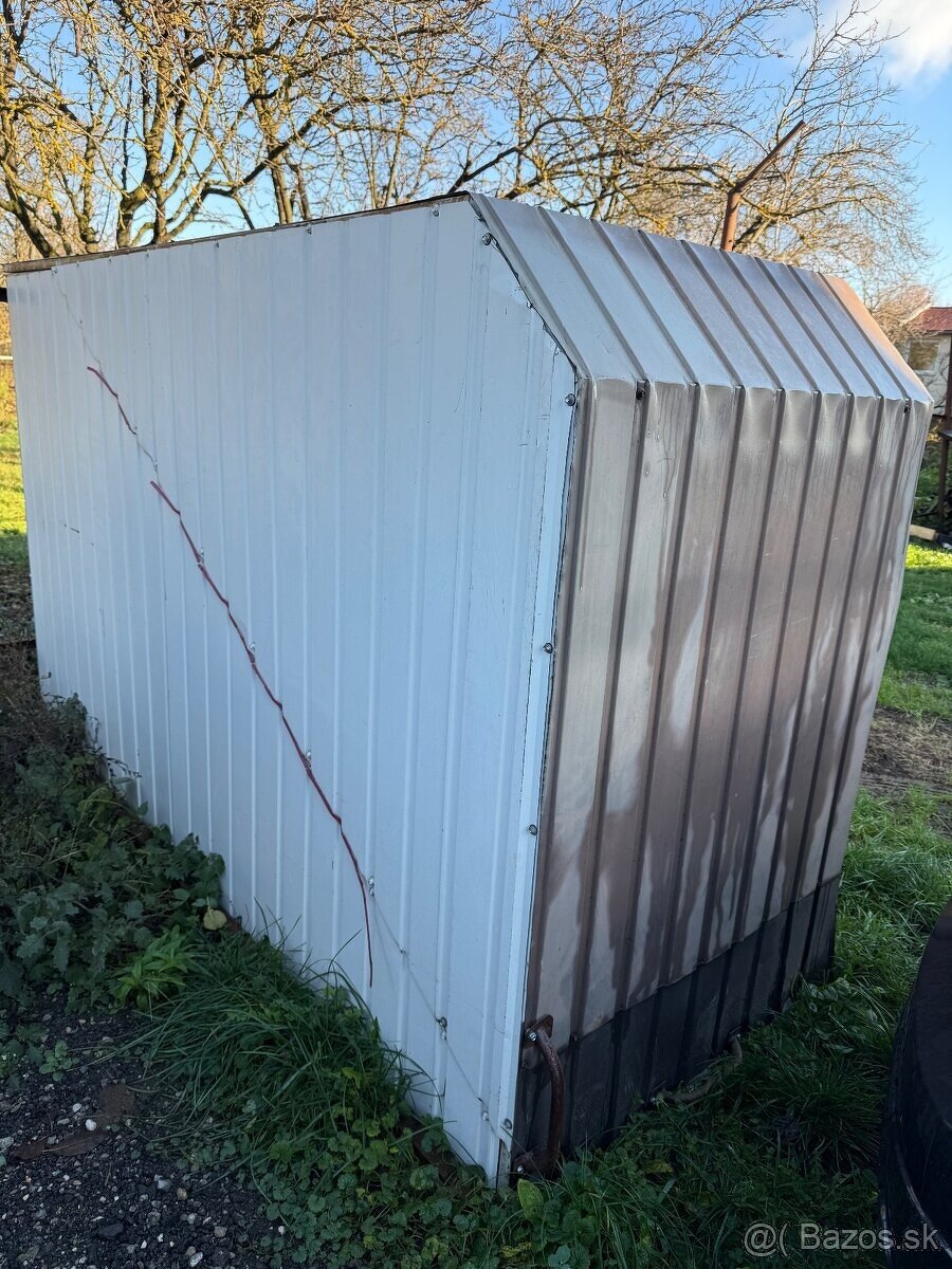 Plechová motogaráž so železnou konštrukciou - 9