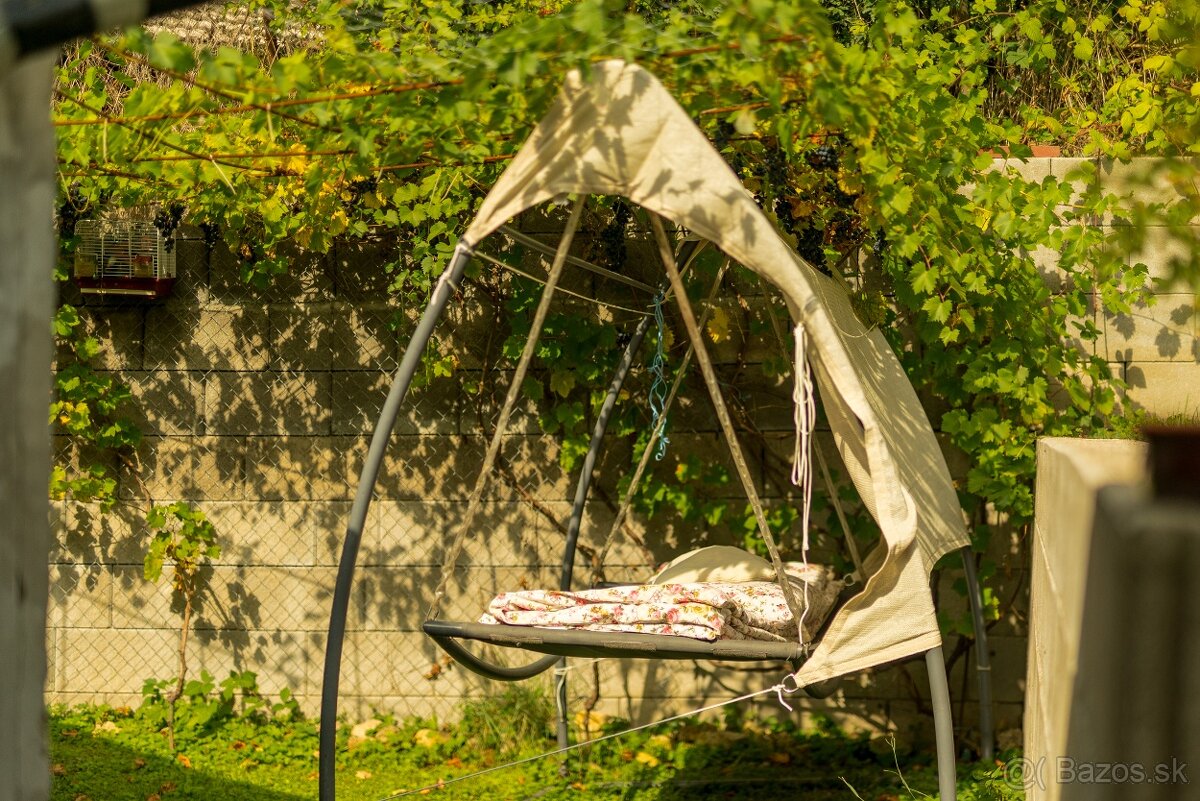 Pokoj vidieka, výhody mesta – Rodinný dom v Novej Bani na pr - 9