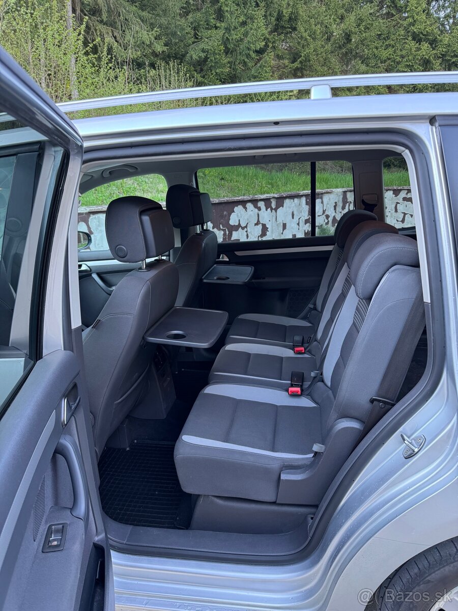 Volkswagen Touran 1.6 TDI 77kw Life, Light & Park Assist - 9