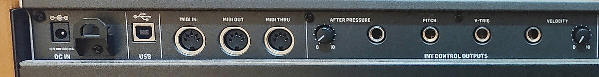 PREDÁM "MOOG" BEHRINGER POLY D STAV NOVÝ - 9