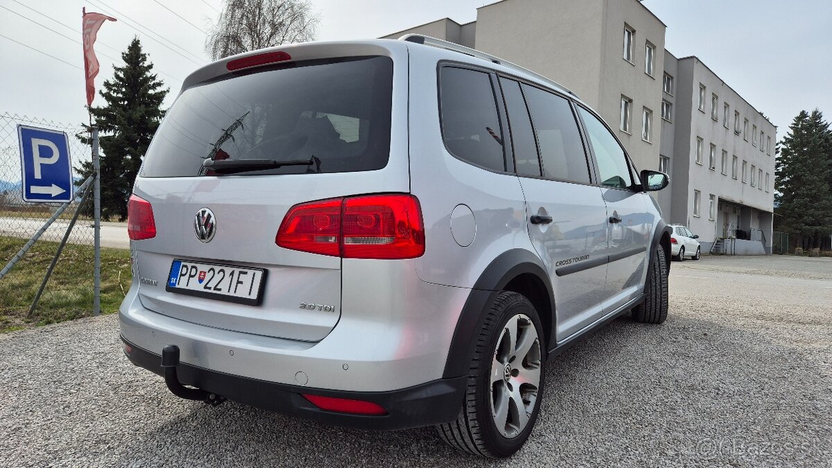 Volkswagen Touran 2.0 TDI Cross 7 miestne - 9