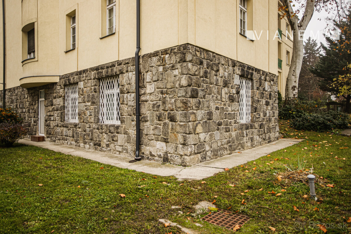 IBA U NÁS Staromestský 2i byt v pôv. stave,83 m², Holubyho. - 9