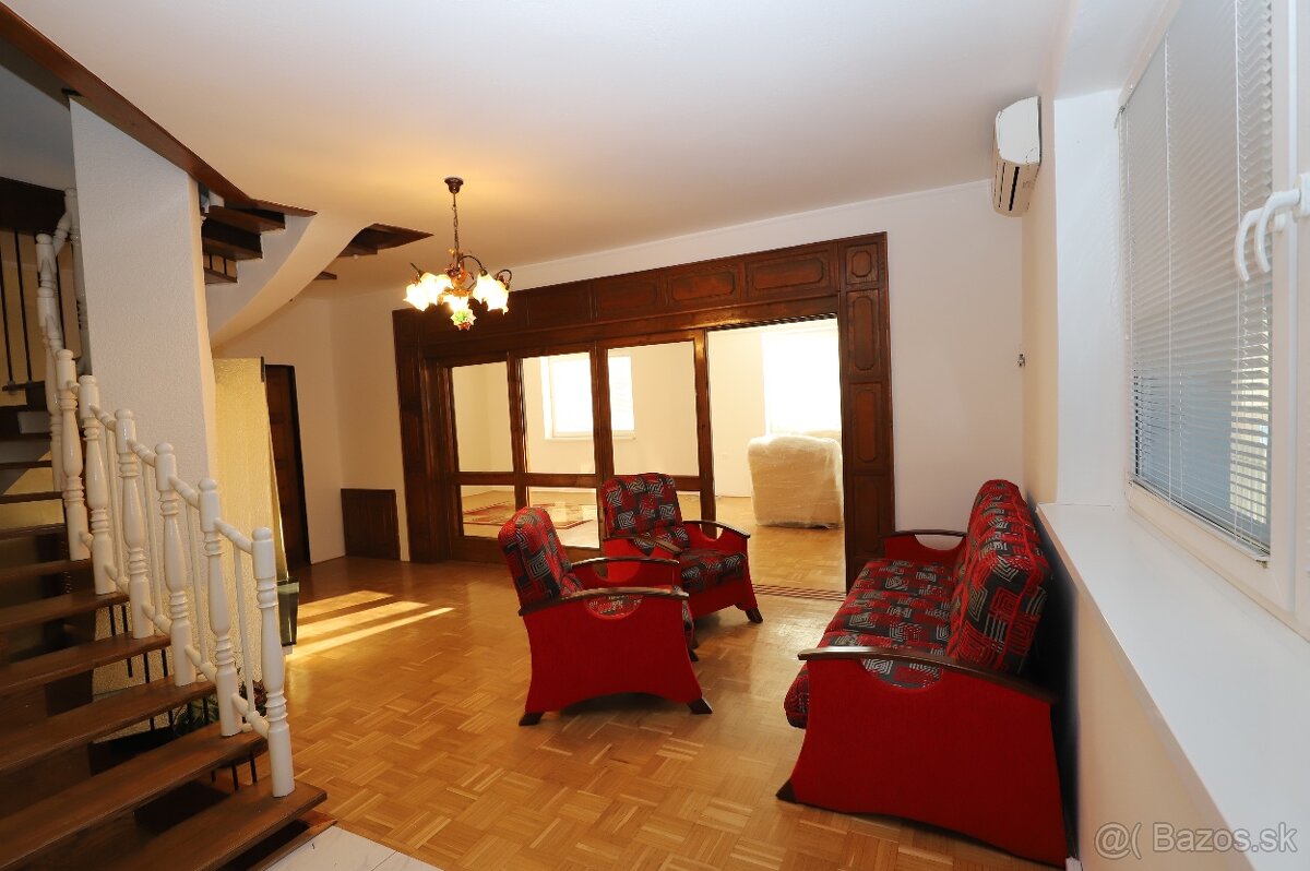 Kompletne zrekonštruovaný 5 izbový rodinný dom,pozemok 659m2 - 9