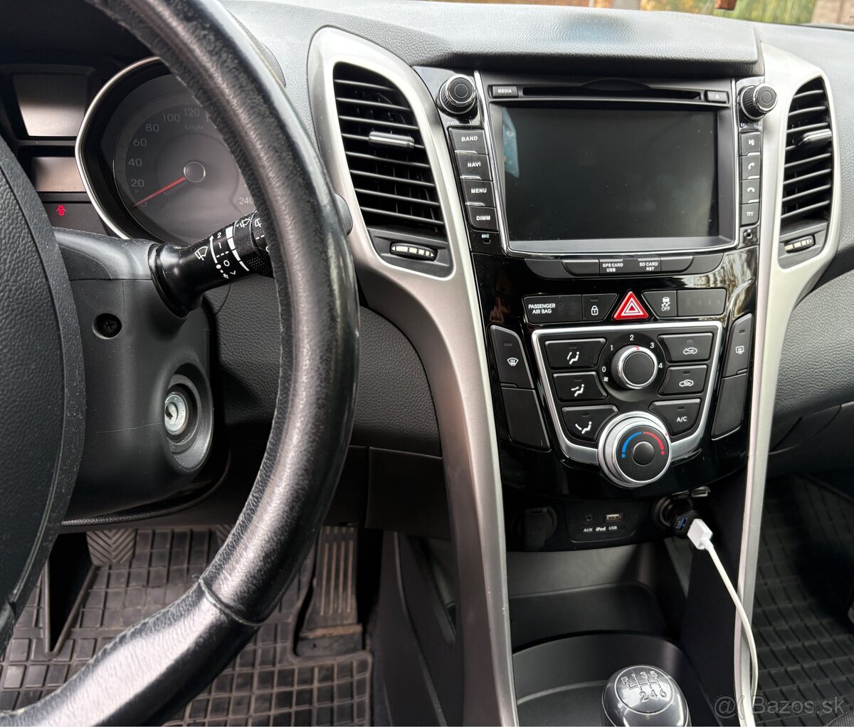 HYUNDAI i30 COMBI 1.6 CRDi 94 kW , 97 000 km, TOP STAV - 9