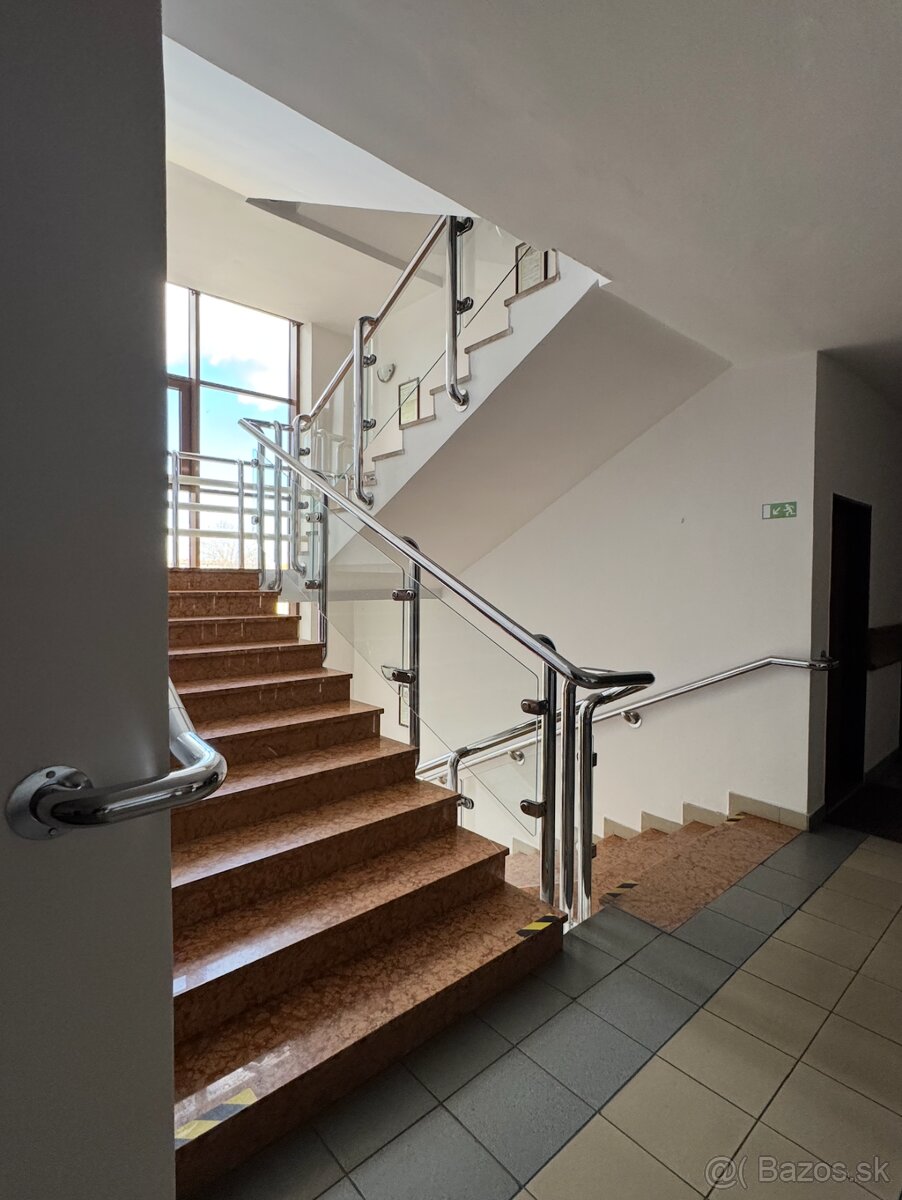 Viac ako 30 kancelárií – priame prenájmy Poprad - 9