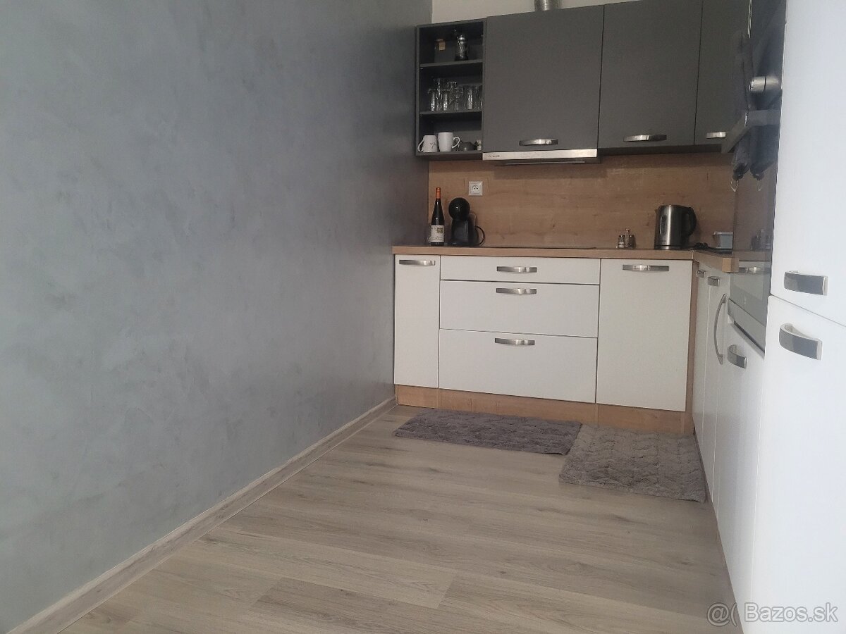 Predám 2-izbový byt v bytovom dome Cross - 9