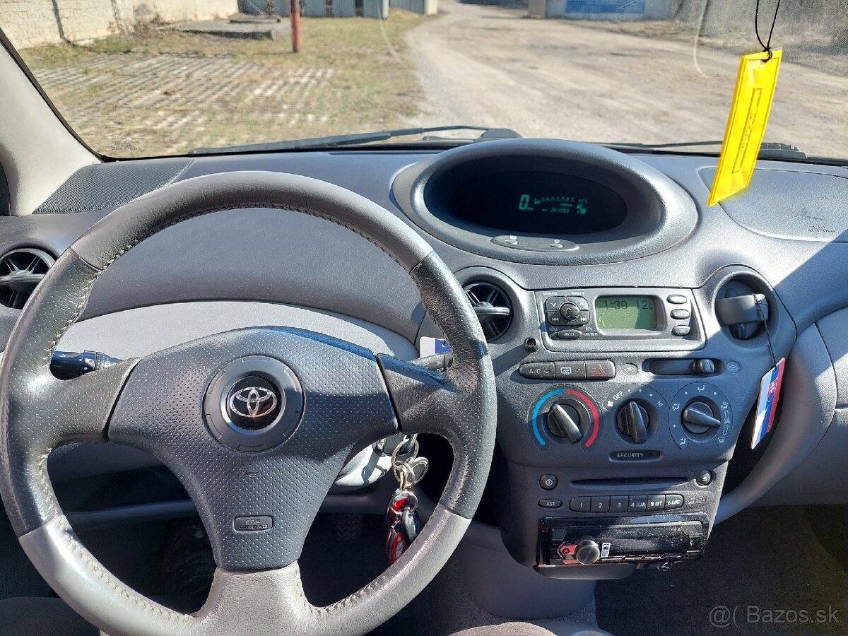 Toyota Yaris 1.0 VVT-i - 9