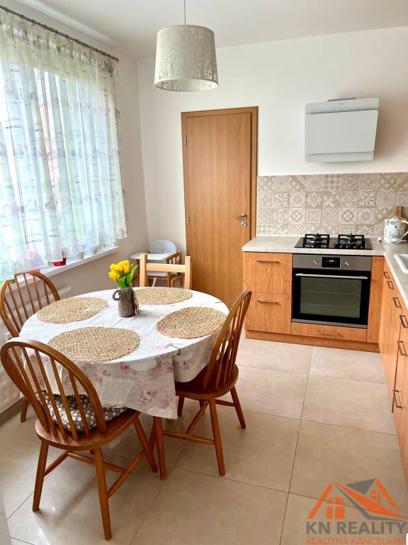 Na predaj krásny zrekonštruovaný 3 izb.byt s dvoma balkónmi - 9