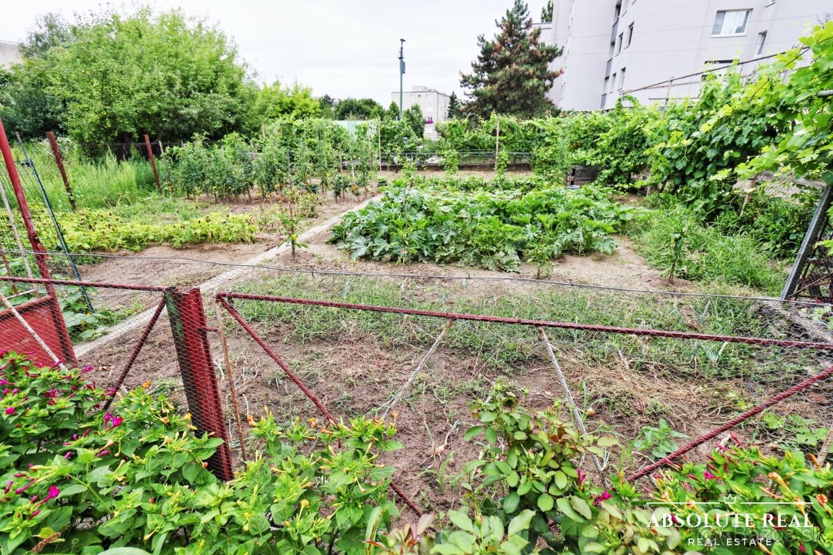 ABSOLUTE REAL/ Veľký stavebný pozemok 818 m2,DNV,ul. Na Grbe - 9