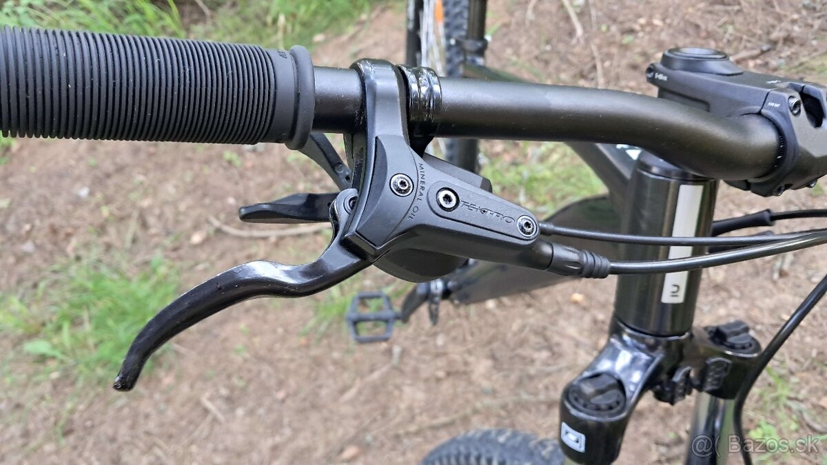 Rockrider explore 500 + stojan + blatníky + predný ráfik - 9