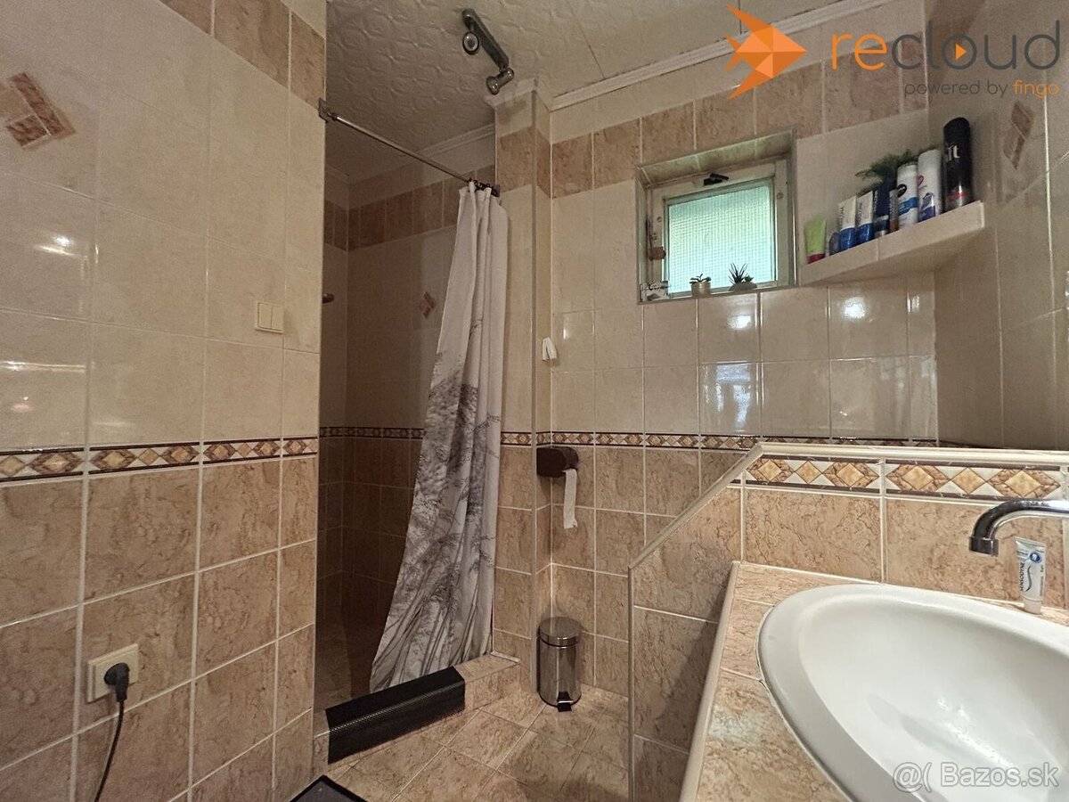 Rodinný dom v Sasinkove, okr. Hlohovec so samostatným vstupo - 9