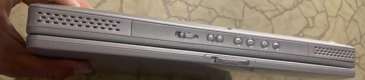 Predám starý notebook gericom laptop 15 tft p4 256 mb ram 40 - 9