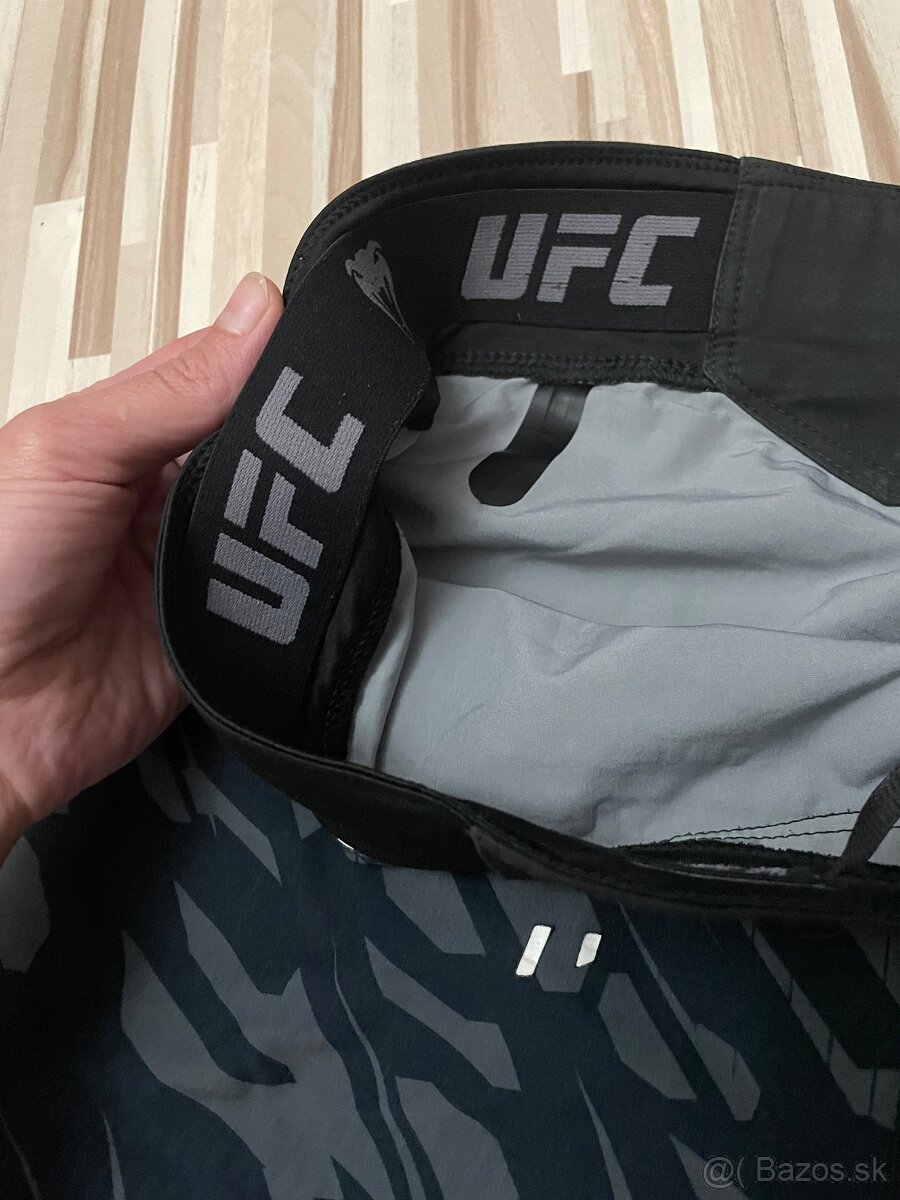 MMA šortky VENUM L - 9