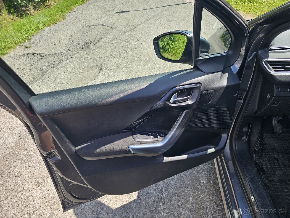 PEUGEOT 208 1.4 Vti Allure - 9