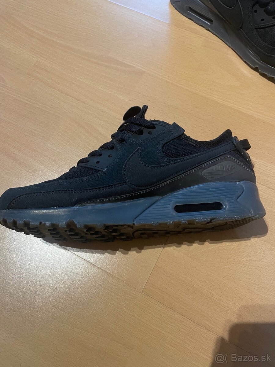 Superdry + 2x Nike Air Max - 9