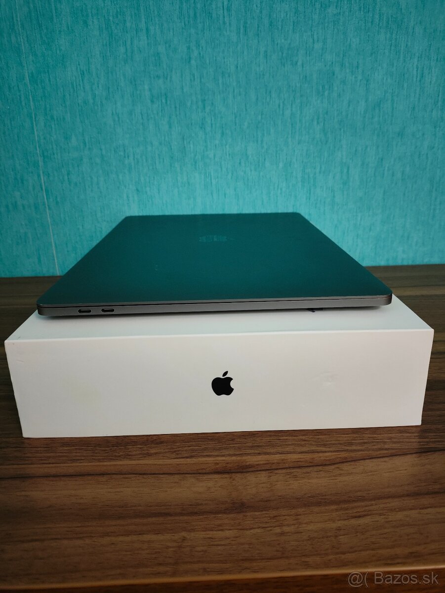 MacBook Pro 2018 | i7 • 16GB • 256GB SSD - 9