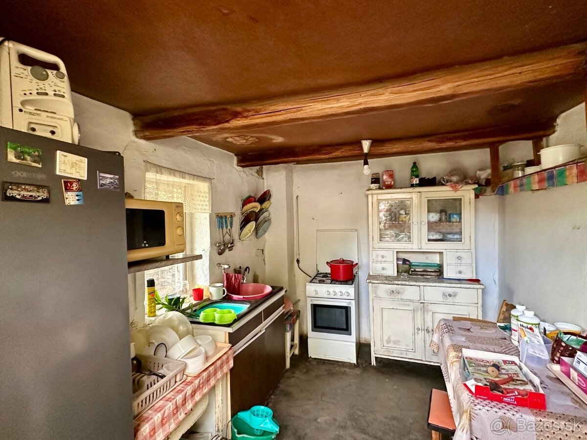 MAĎARSKO - ENCS PEKNÝ TROJIZBOVÝ DOM S ROZLOHOU 80 M2 A PEK - 9