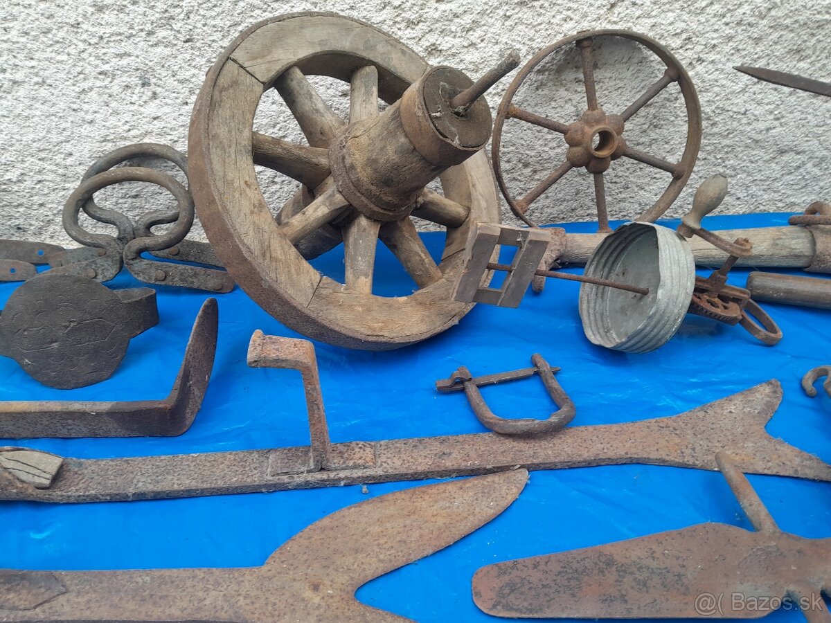 Staré historické ,rustikálne, kované náradie a pomôcky. - 9