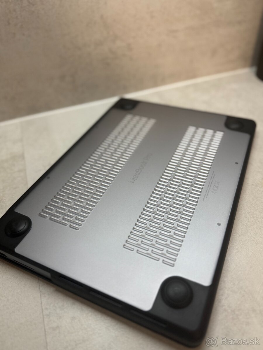 Macbook Pro M3 , 14 palcový - 9