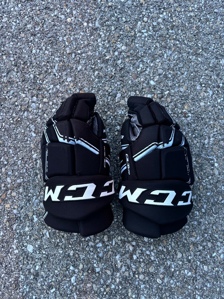 Hokejová výstroj - 9