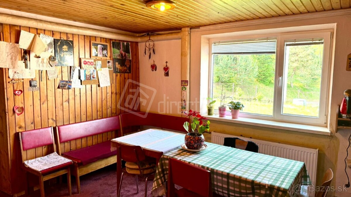 Rodinný dom s 2 bytovými jednotkami so slnečným pozemkom na - 9