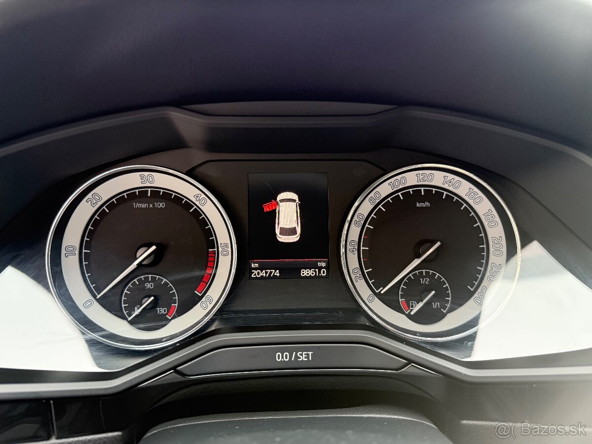 SKODA SUPERB COMBI 4X4 2.0 TDI 140KW Laurin&Klement - 9