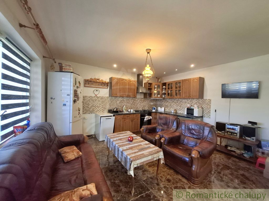 Prízemný rodinný dom v širšom centre mesta Lučenec. - 9