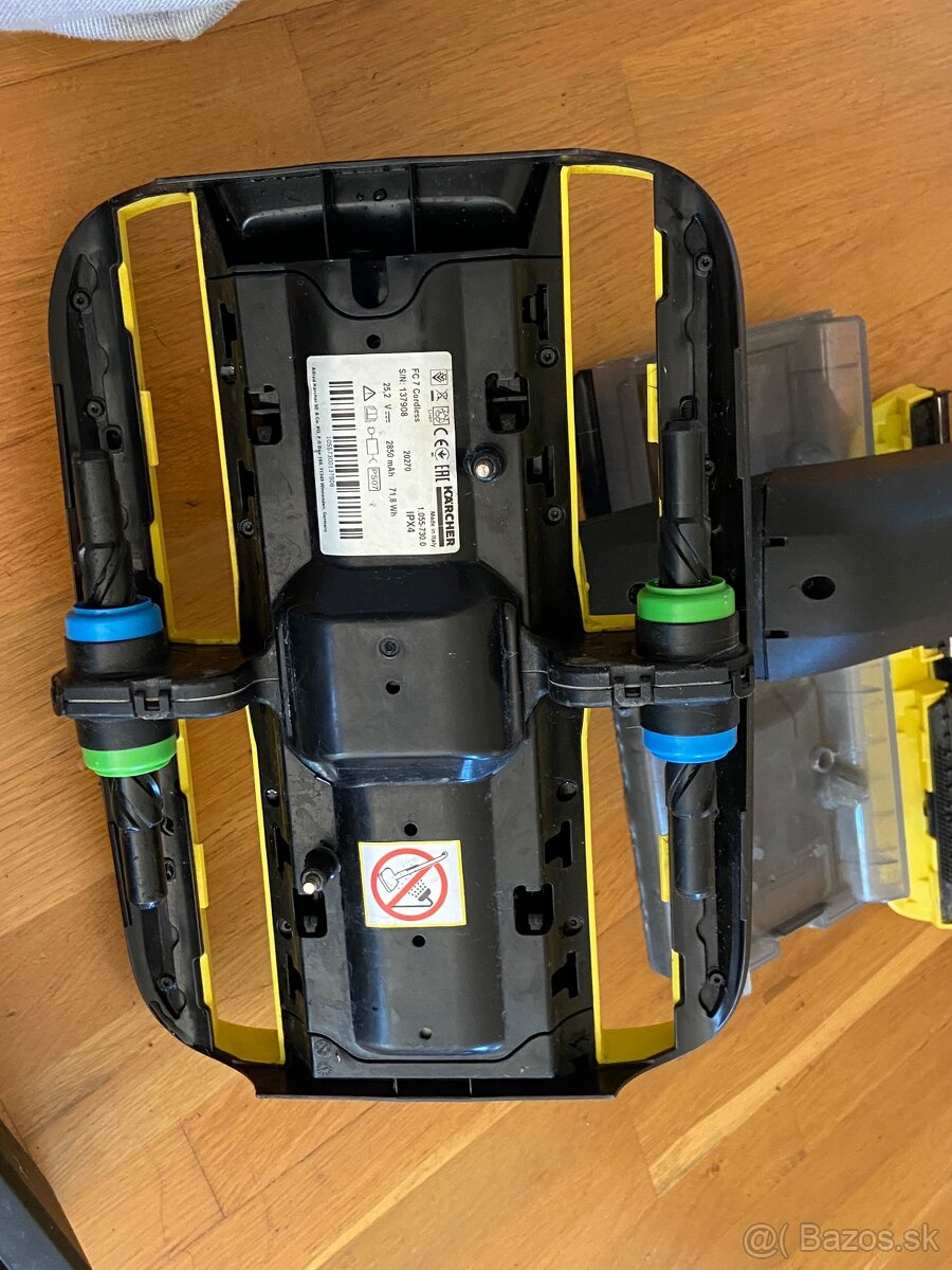 Čistič tvrdých podláh Kärcher FC 7 Cordless. - 9