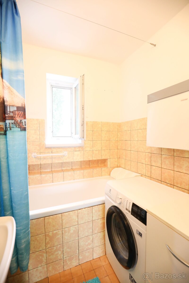 Rodinný dom s dvomi bytovými jednotkami v Trenčíne- Istebník - 9