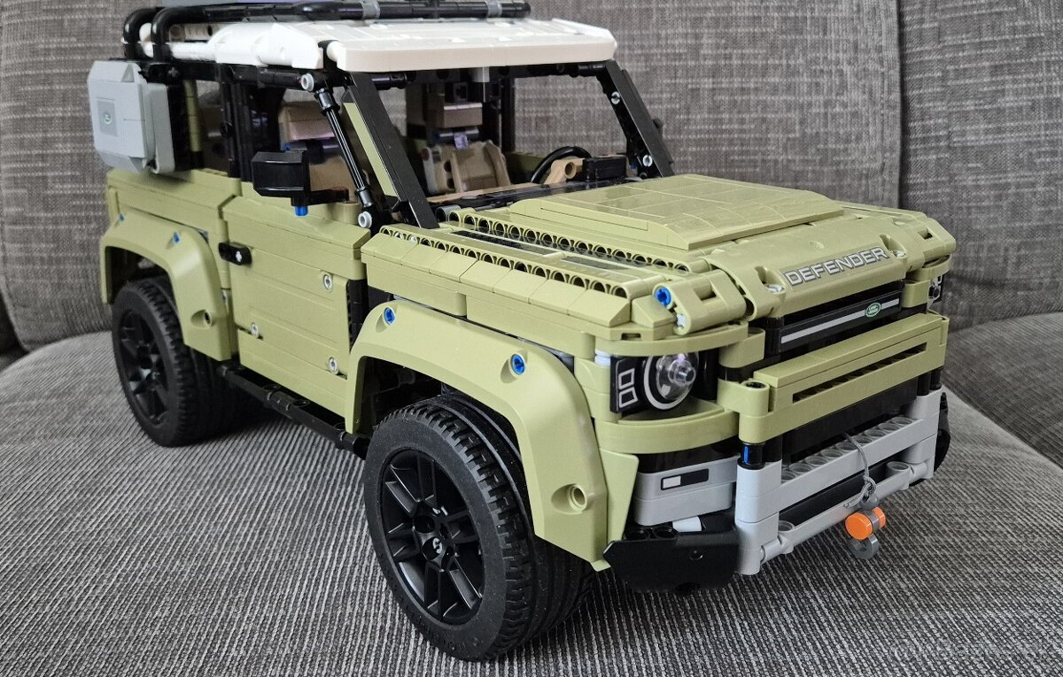 Lego Technic 42110 Land Rover Defender - 9
