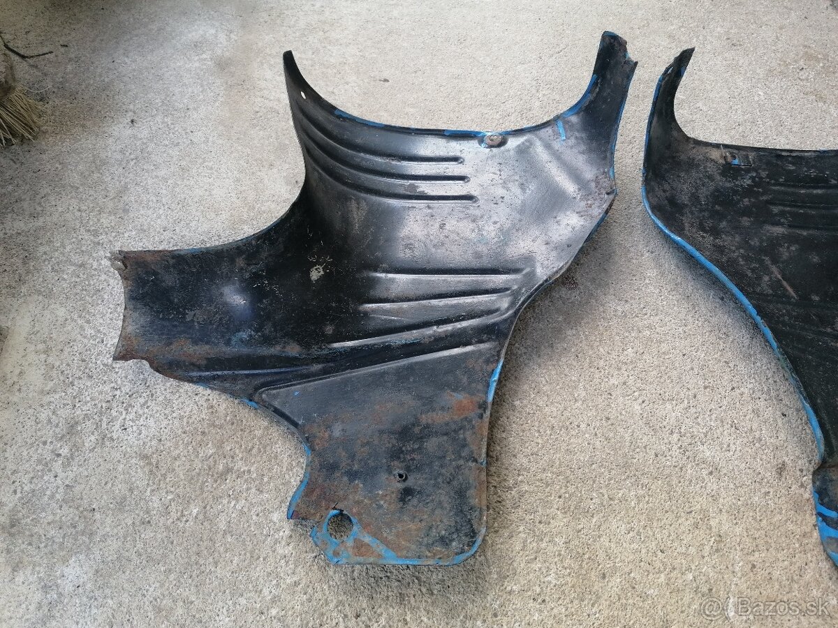 Predám podsedlové plechy na Jawa 550 - 9